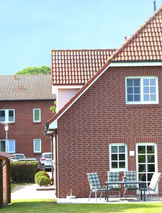 R&uuml;ckseite Ferienhaus mit Terrasse