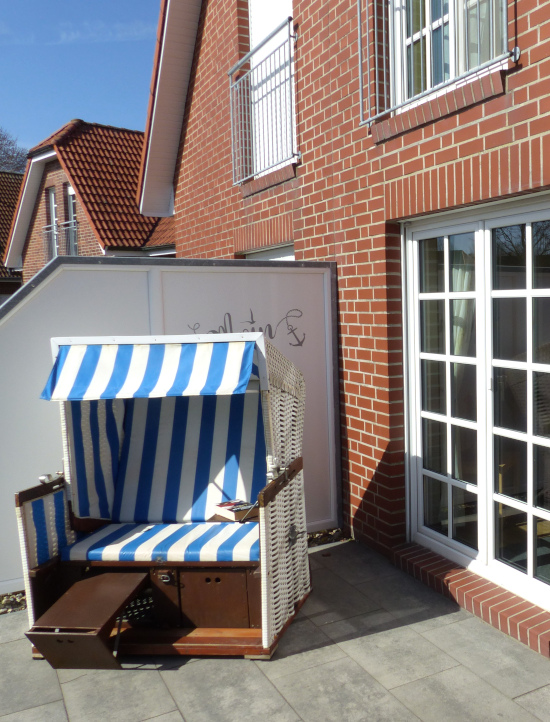 Terrasse mit Strandkorb