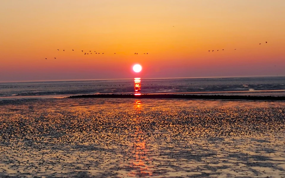 Sonnenuntergang am Nordseestrand in Büsum